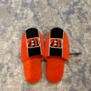 Cincinnati Bengals men’s slippers
